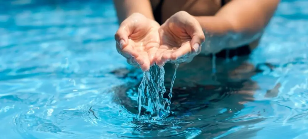 swimming_pool_with_crystal_clear_03.jpg swimming_pool_with_crystal_clear_03.jpg