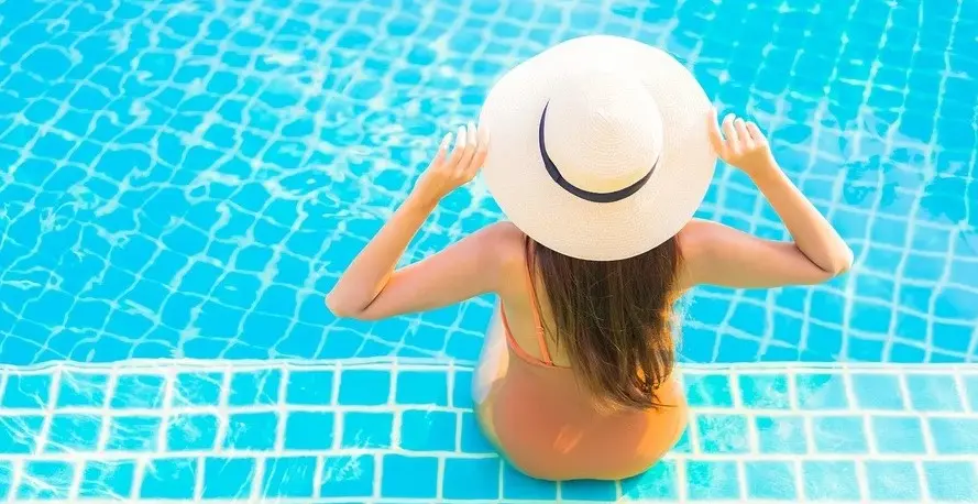 swimming_pool_with_crystal_clear_05.jpg swimming_pool_with_crystal_clear_05.jpg